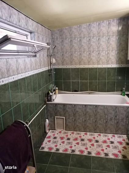 Casă cu 4 camere în Vânători