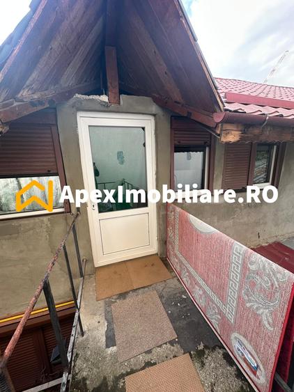 Casă individuală cu 15 camere cu Canalizare în Apărătorii Patriei