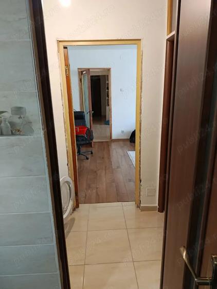Apartament cu 3 camere semidecomandat în Militari