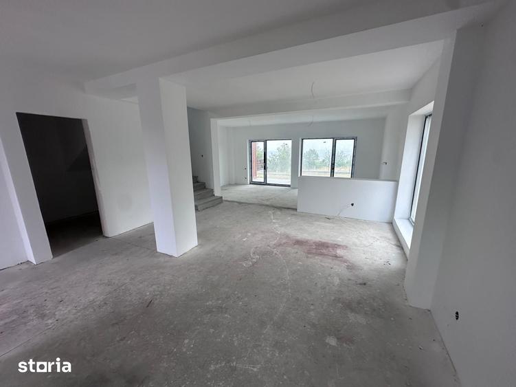 Casă cu 7 camere cu Teren 500 Mp în Feleacu