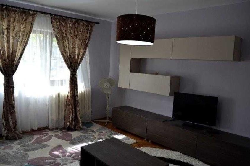 Apartament cu 3 camere decomandat în Hala Centrală