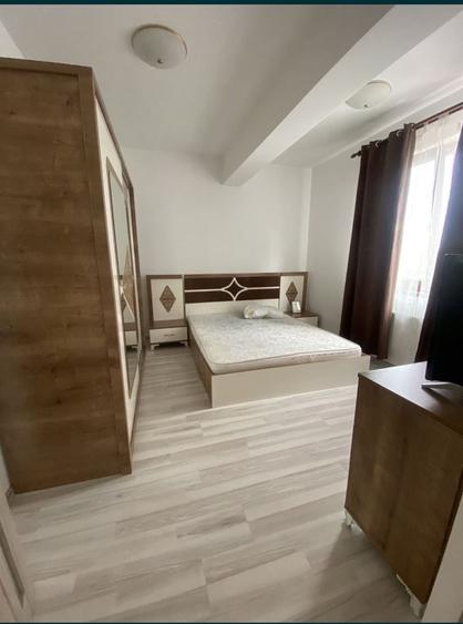 Apartament cu 3 camere decomandat în Exterior Vest