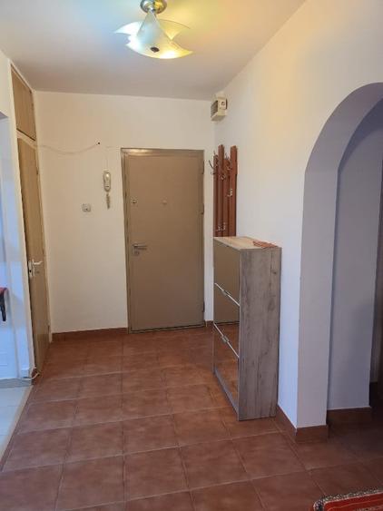 Apartament cu 2 camere decomandat în Drumul Sării