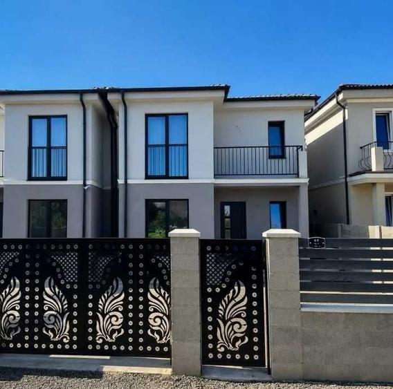 Casă cu 4 camere în Moșnița Veche