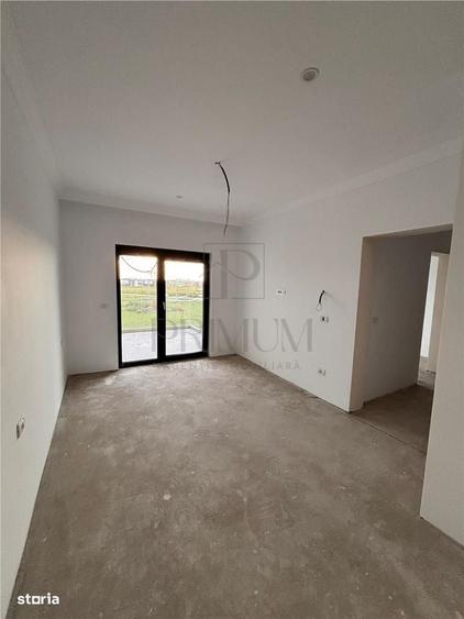 Apartament cu 3 camere semidecomandat în Moșnița Nouă