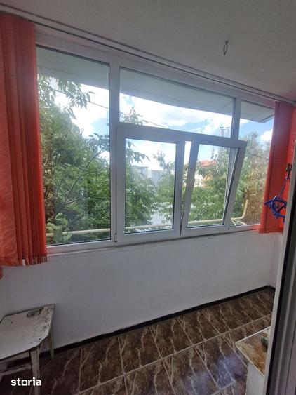 Apartament cu 2 camere semidecomandat în Craiovei