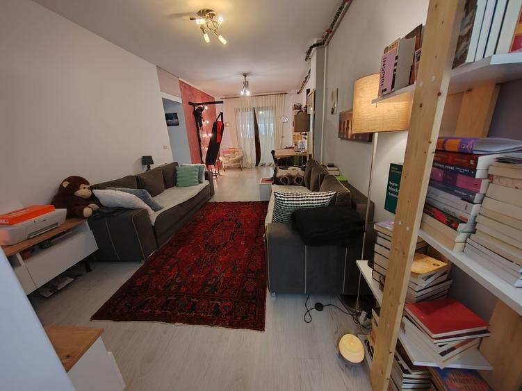 Apartament cu 3 camere decomandat, mobilat în Valea Adâncă