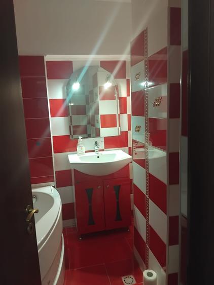 Apartament cu 2 camere decomandat în Trocadero