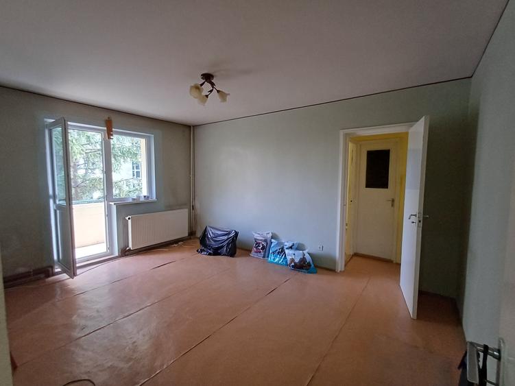 Apartament cu 2 camere semidecomandat în Griviței