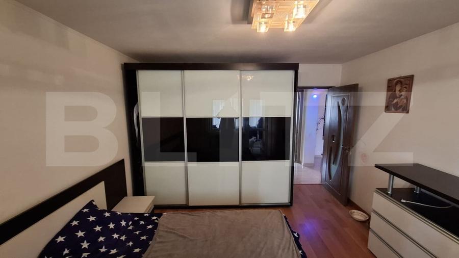 Apartament cu 3 camere decomandat, mobilat în Micro 11