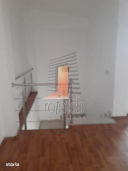 Casă cu 8 camere cu Teren 320 Mp în Moșilor