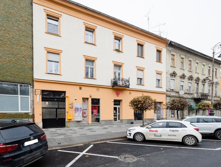Apartament 2 camere decomandat, centrala – Revolutiei - 1