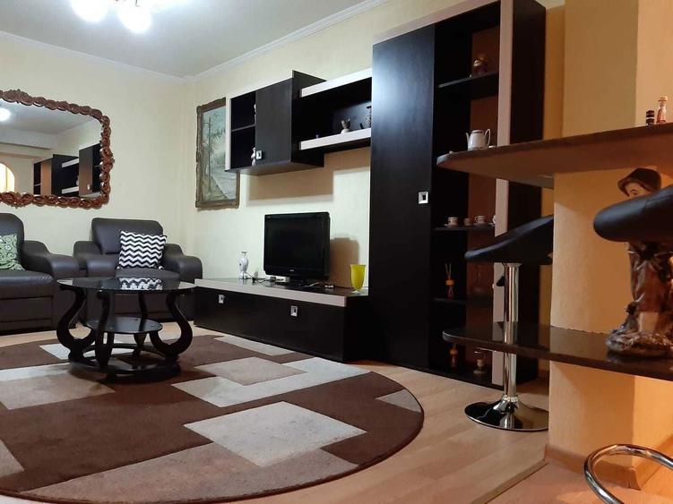 Apartament cu 3 camere decomandat în Ultracentral