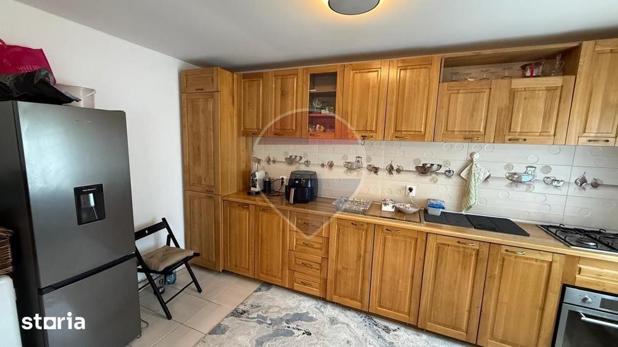 Casă cu 6 camere cu Teren 6257 Mp în Bolotești