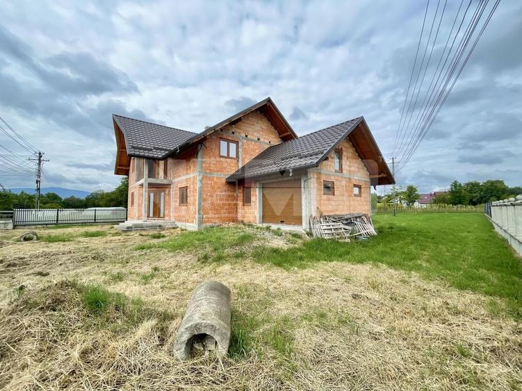 CASA LA ROSU DIN CARAMIDA + GARAJ I 12,5 ARI I VICOV DE SUS I - 16