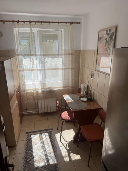 Apartament cu 3 camere semidecomandat în Tomis Nord