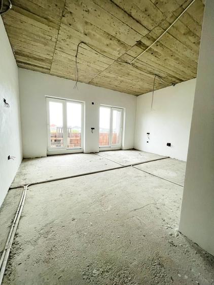 Casă individuală cu 7 camere cu Canalizare în Sânmartin