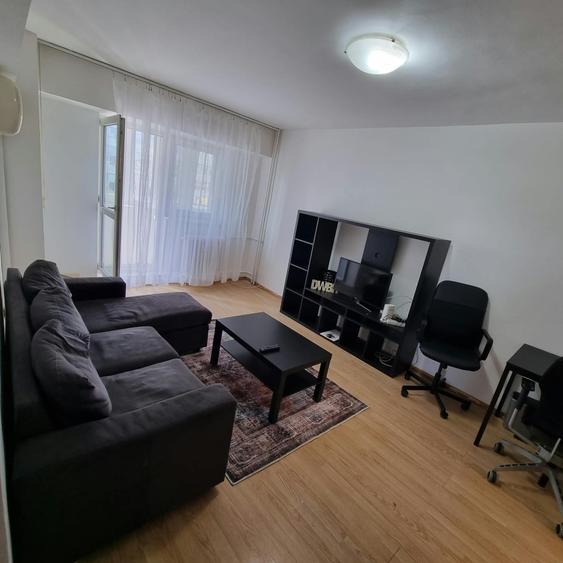 Apartament cu 2 camere semidecomandat în P-ța Victoriei