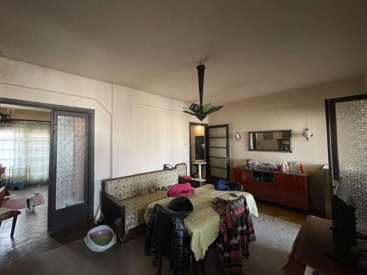 Apartament cu 4 camere, mobilat în Calea Victoriei