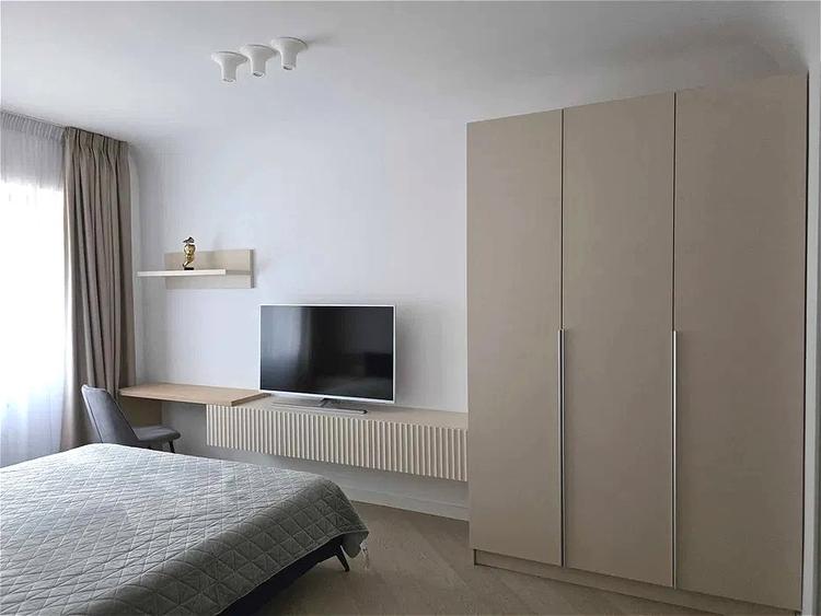 Apartament cu 3 camere semidecomandat, mobilat în Pipera
