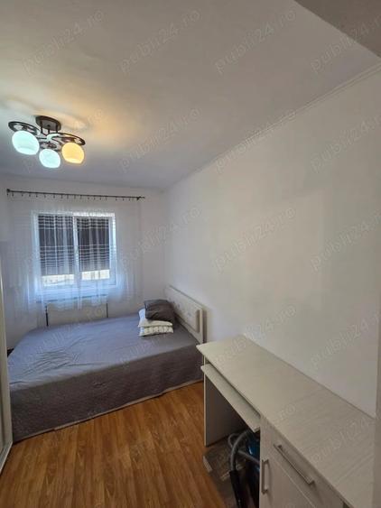 Apartament cu 3 camere semidecomandat în Micro 9