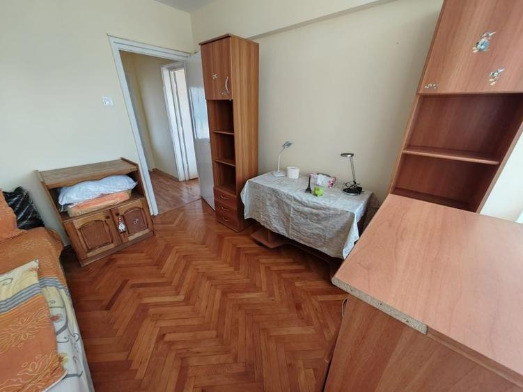 Apartament cu 3 camere semidecomandat în Central