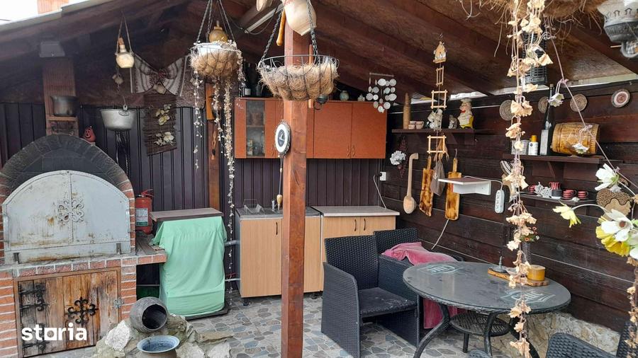 Casă cu 10 camere cu Teren 250 Mp în Central