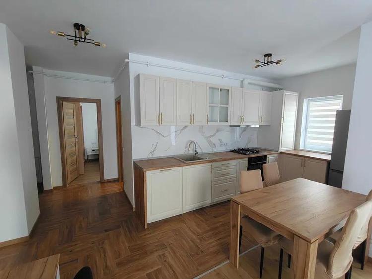 Apartament cu 3 camere decomandat, mobilat în Turnișor