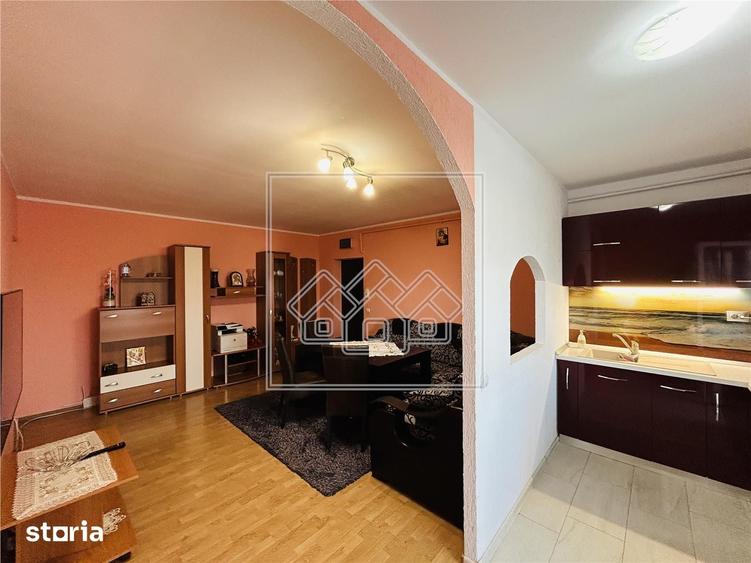 Ap mobilat si utilat, 2 camere, balcon, etaj 13 - Valea Aurie - 11