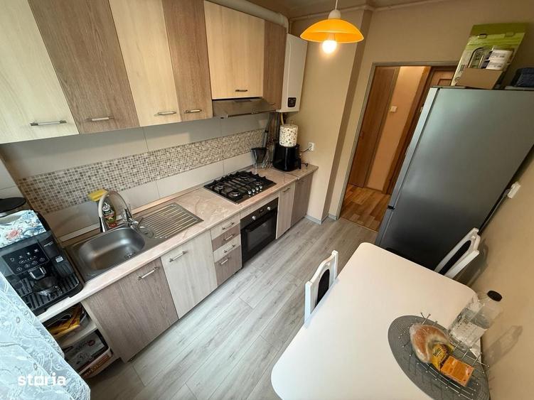 Apartament cu 3 camere semidecomandat în Central