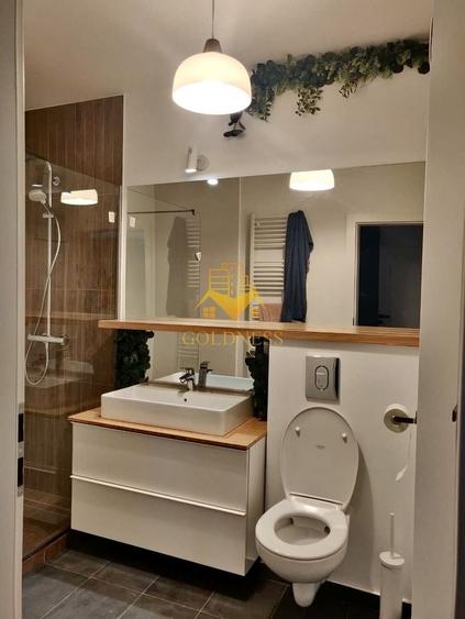 Apartament cu 2 camere semidecomandat, mobilat în Central