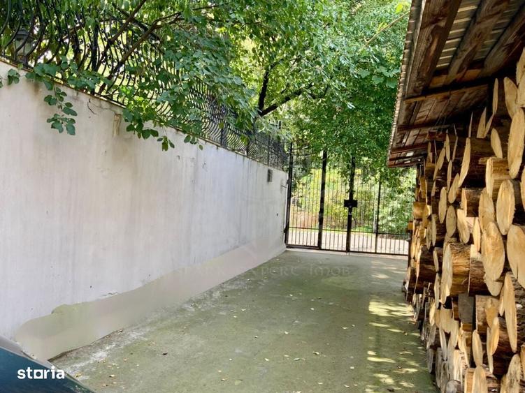 Casă cu 4 camere decomandat în Central