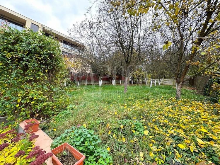Casă individuală cu 5 camere cu Canalizare în Central