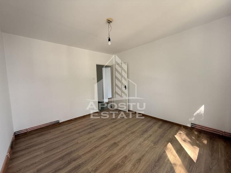 Apartament cu 3 camere semidecomandat în Take Ionescu