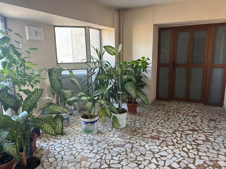 Apartament cu 3 camere decomandat în Libertății