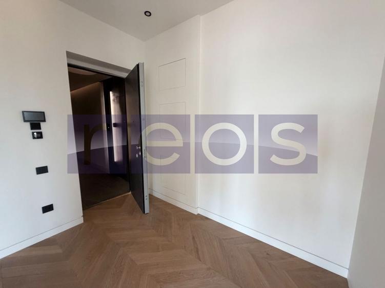 Apartament cu 3 camere semidecomandat în Barbu Văcărescu