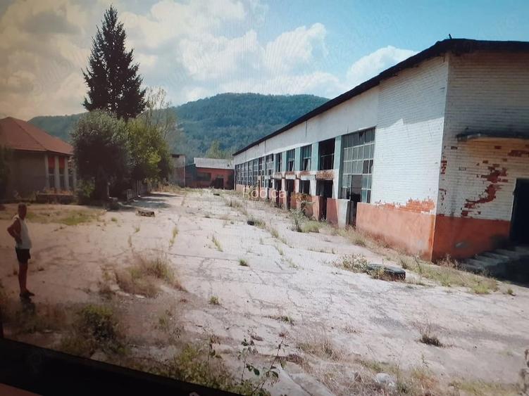 orsova - vanzare teren 18.986 mp si constructii