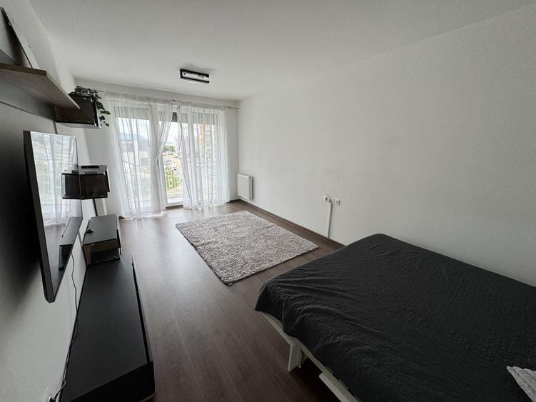 Proprietar inchiriez Apartament 2.5 camere, tractorul decomandat - 2