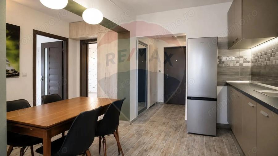 Apartament cu 3 camere decomandat, mobilat în Palat