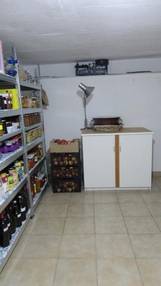 Casă cu 6 camere cu Teren 150 Mp în Calea București