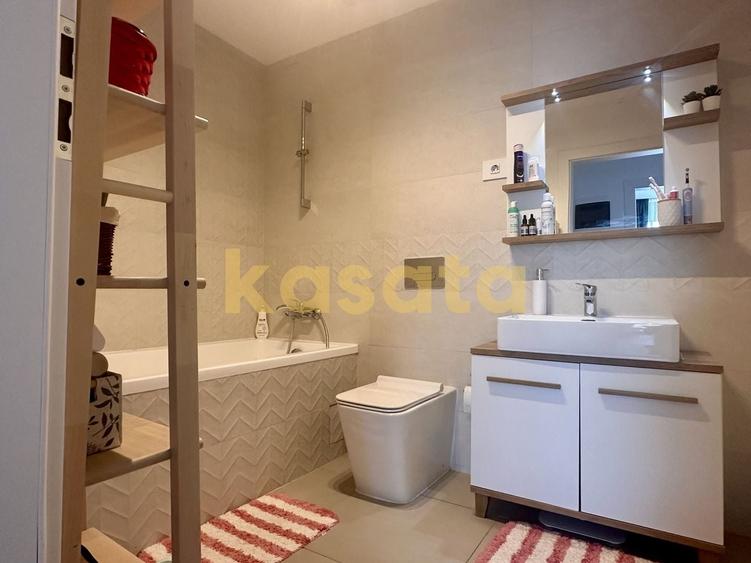 Duplex cu 6 camere cu Canalizare în Nord