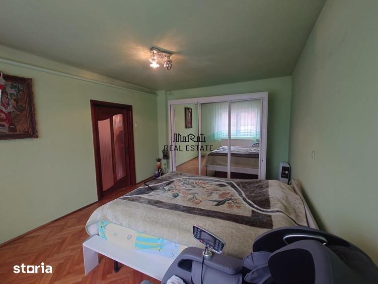 Casă cu 9 camere cu Teren 2339 Mp în Central