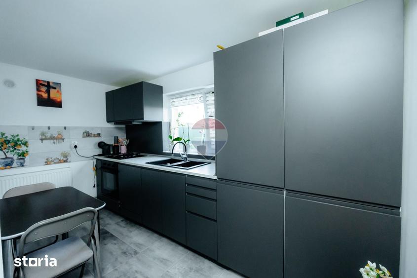 Casă cu 5 camere cu Teren 1800 Mp în Călinești