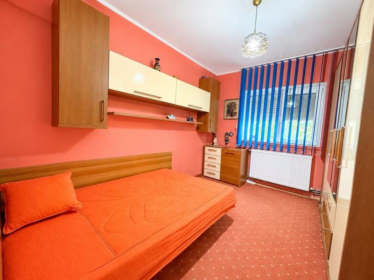 Apartament cu 3 camere decomandat, mobilat în Dacia