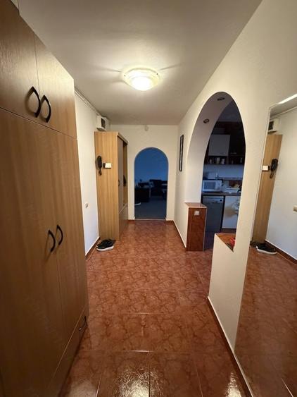 Apartament cu 2 camere decomandat, mobilat în Brâncoveanu