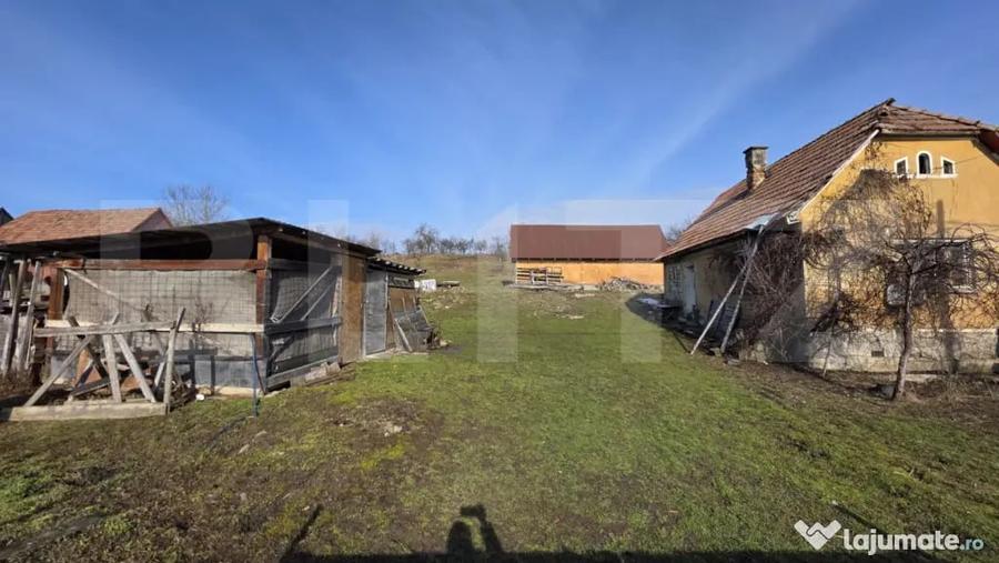 Casă cu 2 camere cu Teren 3800 Mp în Central