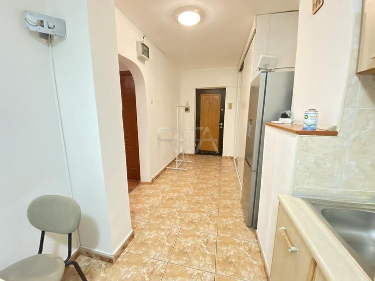 Apartament cu 2 camere semidecomandat, mobilat în Rahova
