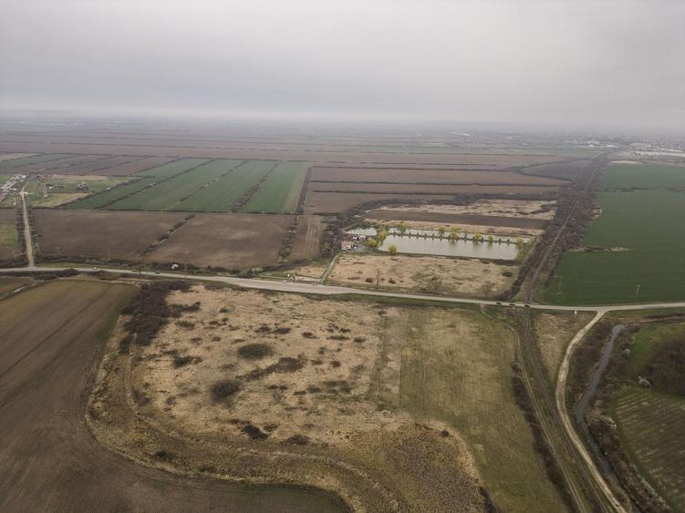 Teren agricol extravilan de 8600 mp, în Central