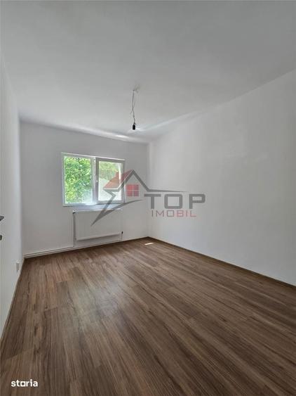 Apartament cu 4 camere decomandat în Dacia