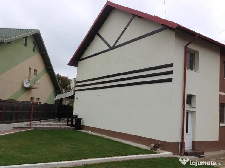Casă cu 5 camere în Exterior Vest